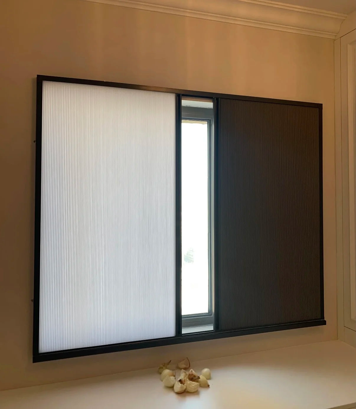 Elegant Cordless Honeycomb Shades with Frame – Full Blackout or Soft Light Filtering